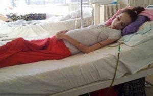 Rudele studentei la Medicina, Vasilica Dediu, Lica, care a murit dupa ce medicii nu au reusit sa afle ce boala are, umilite la morga - Pe patul de spital malnutrita, aproape moarta de foame...